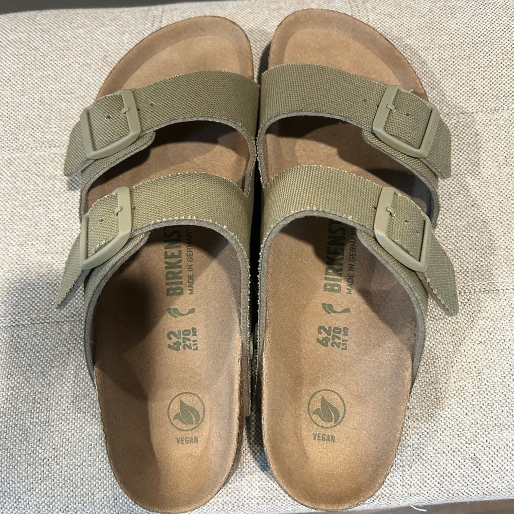 NWOT - Birkenstock Arizona Vegan sized men 9.